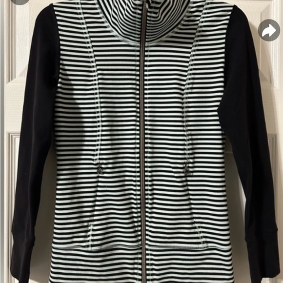 Lululemon daily yoga jacket size 4 - Picture 2 of 10